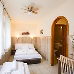 Passzio Panzio Konukevi 3*